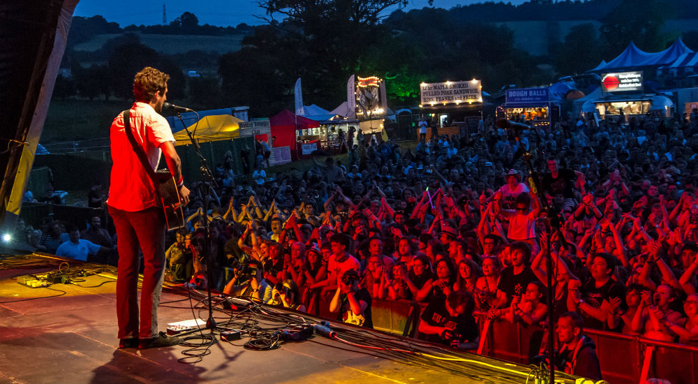 Frank Turner on stage at 2000 trees